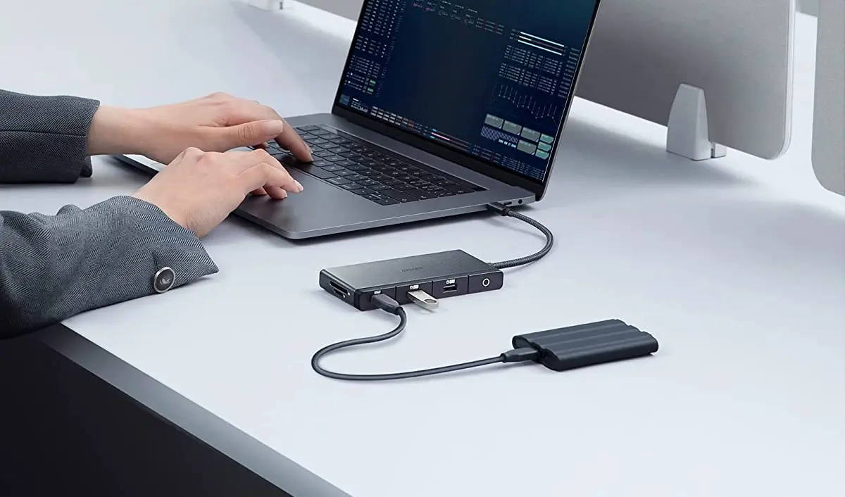 Anker 552 USB-C Hub 9-In-1 4K HDMI - Black mourixa qatar 6.webp