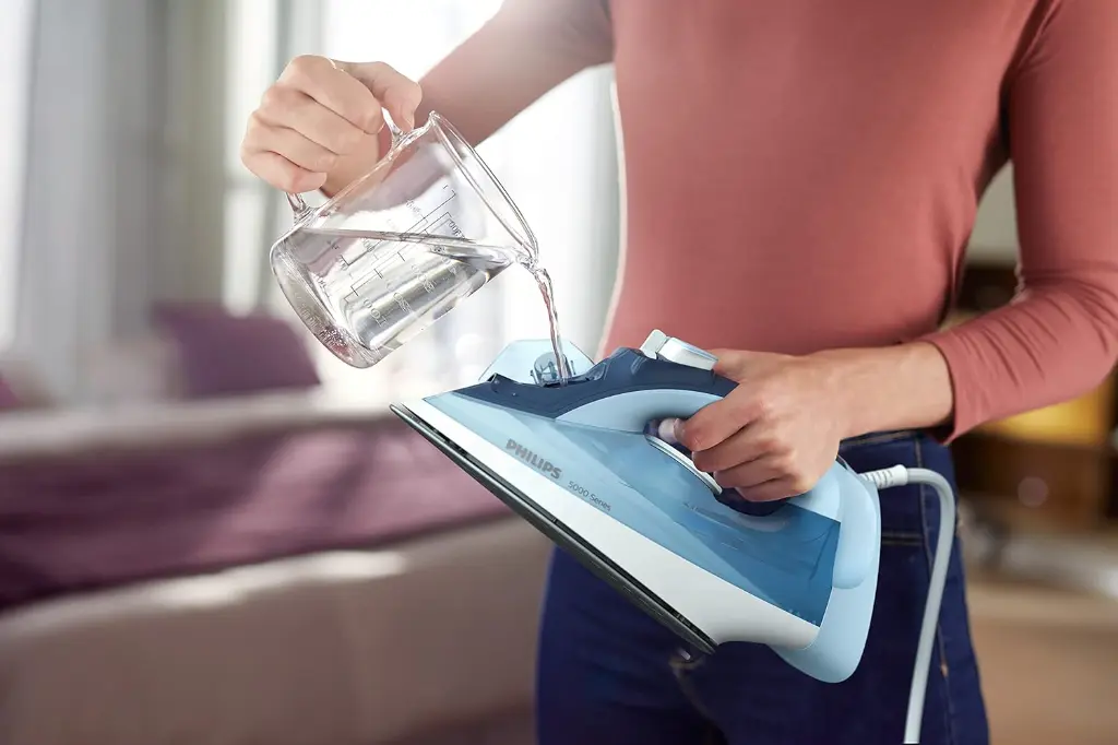 Philips Steam Iron DST5020 2400W mourixa qatar 5.webp
