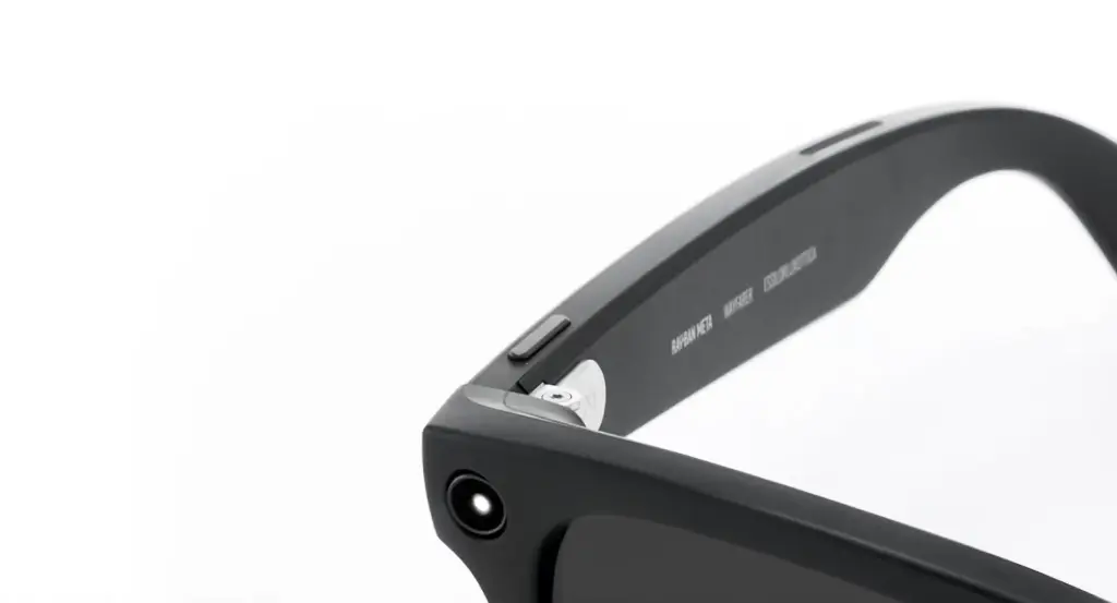 Ray-Ban Meta Wayfarer (Gen 2)-mourixa Qatar-7.webp