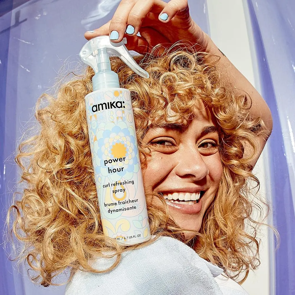 Amika Power Hour Curl Refreshing Spray - mourixa Qatar-2.webp